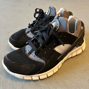 Nike Air Huarache Run Black/ White Shoes Kids Size 6.5